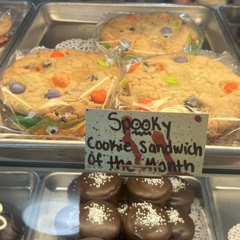 Cupcake Charlie's - Bakeries Near Me - Newport, Rhode Island