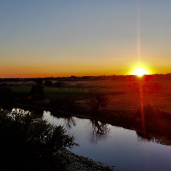 Desert Wind - Sunset - Wine Tasting Room Near Me - Prosser, Washington Desert Wind - Sunset - Wine Tasting Room Near Me - Prosser, Washington