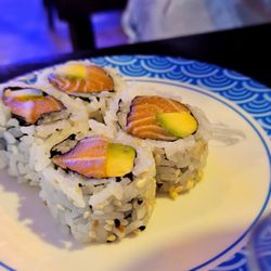 Takara Japanese Restaurant - Salmon avocado roll