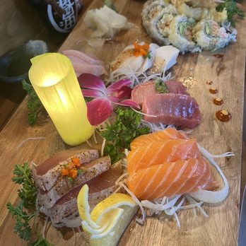 Sushigah - Chef selection for 15 pieces of sashimi & salmon tempura roll with salmon tempura on top - Sushi Bars Near Me - Pasadena, California