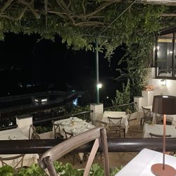 Reginella - Restaurant view at night