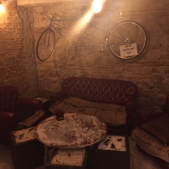 Aiò - Salon inferior con bicicletas. - Italian Near Me - Madrid, M