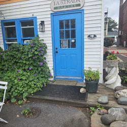 La Strada Bakery - Front door