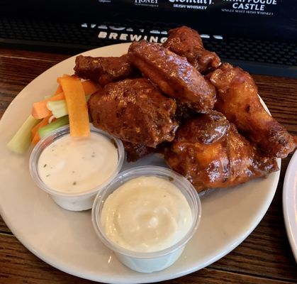 Horn's Hook Tavern by null