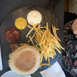 Hamburger and fries - 14 euros (part of daily special)
