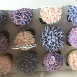 Another view of the cupcakes.
