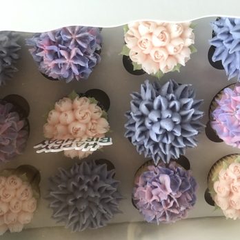 Kim's Cupcakery - Another view of the cupcakes. - Bakeries Near Me - Roseburg, Oregon