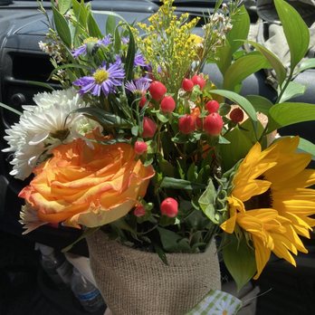 Emmy's Flower Truck - Medium sized bouquet - Florists Near Me - Reno, Nevada Emmy's Flower Truck - Medium sized bouquet - Florists Near Me - Reno, Nevada
