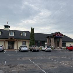 HomeTown Inn & Suites - Front entry