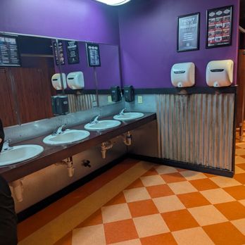 The Underground - Dance Clubs Near Me - Charlotte, North Carolina