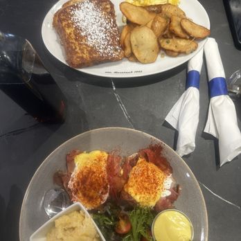Eggspectation - Knoxville - Eggs Classic Benedict and French toast - Breakfast & Brunch Near Me - Knoxville, Tennessee