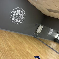 Santosha Yoga - Well lit and great energy