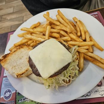 Edi's Place - Cheeseburger - Pizza Near Me - Moosup, Connecticut