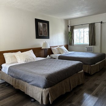Apple Tree Inn - Hotels Near Me - Radium Hot Springs, British Columbia Apple Tree Inn - Hotels Near Me - Radium Hot Springs, British Columbia