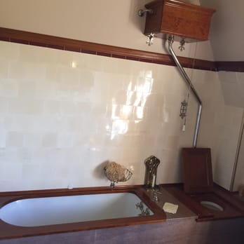 Craigdarroch Castle - Cool bathroom - Museums Near Me - Victoria, British Columbia Craigdarroch Castle - Cool bathroom - Museums Near Me - Victoria, British Columbia