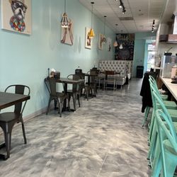 555 Crepes Coffee & Tea - Inside