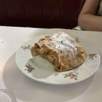 Meissl & Schadn Wien - Apple strudel - Schnitzel Near Me - Vienna, 9 Meissl & Schadn Wien - Apple strudel - Schnitzel Near Me - Vienna, 9