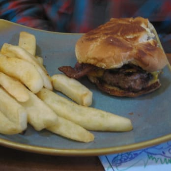 Linn's Restaurant - Kids burger - American Near Me - Cambria, California Linn's Restaurant - Kids burger - American Near Me - Cambria, California