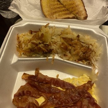 Suzi's Restaurant - Scrambled eggs , hash browns, bacon and white toast - Breakfast & Brunch Near Me - Largo, Florida