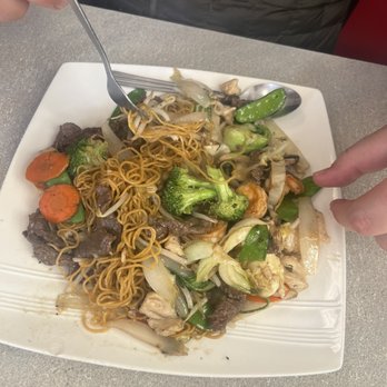 Three Sisters Food To Go - F3: Special combo egg noodle w/ shrimp, chicken, beef with veggies - Vietnamese Near Me - Spokane, Washington Three Sisters Food To Go - F3: Special combo egg noodle w/ shrimp, chicken, beef with veggies - Vietnamese Near Me - Spokane, Washington