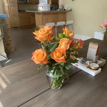 T D Florist Design & Gift - Flowers that they delivered for my $101.00. Not even remotely comparable to what I ordered. Embarrassing. - Florists Near Me - Highlands Ranch, Colorado T D Florist Design & Gift - Flowers that they delivered for my $101.00. Not even remotely comparable to what I ordered. Embarrassing. - Florists Near Me - Highlands Ranch, Colorado