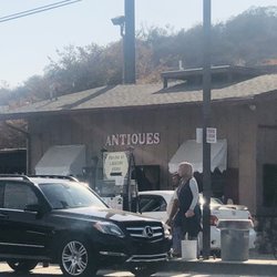 Flirtin With Time  Antiques Vintage collectibles - Front of store
