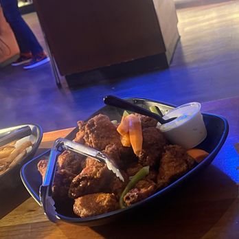 Frames Bowling Lounge - Buffalo wings - Bowling Near Me - New York, New York