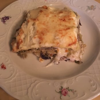 Wine Bar Razmataz - "Green Lasagna!" - Wine Bars Near Me - Catania, Connecticut