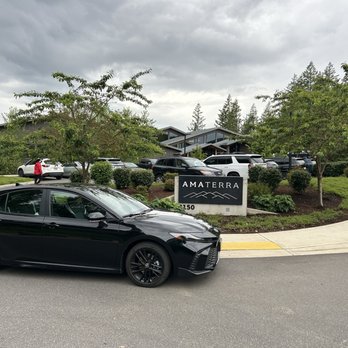 Amaterra Winery - Main entrance and parking lot - Wine Tasting Room Near Me - Portland, Oregon