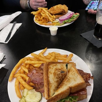 Murphy's Pubhouse South - BLT and Pork Tenderloin Sandwich - Irish Pub Near Me - Indianapolis, Indiana Murphy's Pubhouse South - BLT and Pork Tenderloin Sandwich - Irish Pub Near Me - Indianapolis, Indiana