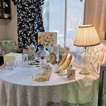 Lovefield Vintage - Used, Vintage & Consignment Near Me - Kingston, New York Lovefield Vintage - Used, Vintage & Consignment Near Me - Kingston, New York