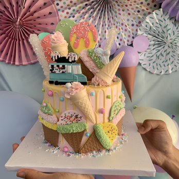 DH Cake Studio - Minnie Mouse Cake - Cupcakes Near Me DH Cake Studio - Minnie Mouse Cake - Cupcakes Near Me
