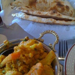 Royal Taj - Aloo Gobhi and Nan