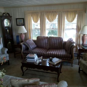 Channel Bass Inn - Lobby - Tea Rooms Near Me - Chincoteague, Virginia