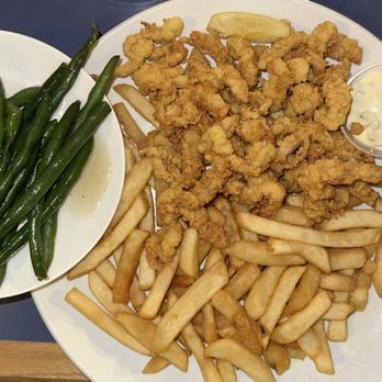 Billy's Chowder House - Fried clam strips, fries and fresh green beans - Seafood Near Me - Wells, Maine