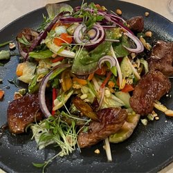 Kapellenberg.das Hotel - Asiatischer Salat mit Wasabi, sowie Walnüssen und Rindfleischstreifen