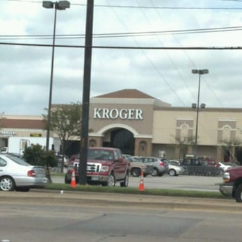 Kroger - a kroger sign on the side of the road - Grocery Near Me - Denton, Texas
