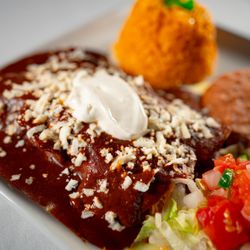 La Playa Mexican Cafe - ENCHILADAS EN MOLE