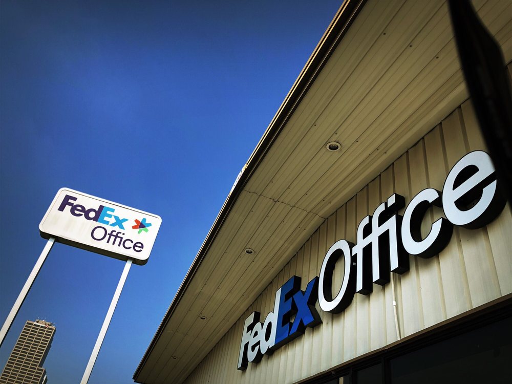 FEDEX OFFICE PRINT & SHIP CENTER Updated March 2025 1121 S Spring