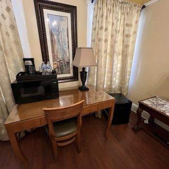 Glen Tavern Inn - Coffee maker, microwave and small fridge - room 101 - Hotels Near Me - Santa Paula, California Glen Tavern Inn - Coffee maker, microwave and small fridge - room 101 - Hotels Near Me - Santa Paula, California