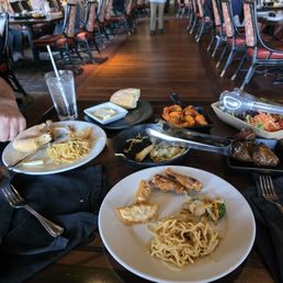 Delicious food and a wonderful Polynesian singer Delicious food and a wonderful Polynesian singer