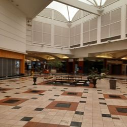 Orlando Fashion Square - Nearly deserted