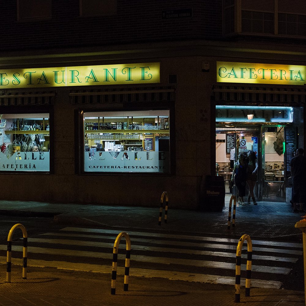 El Valle - Storefront by night. - Asturian Near Me - Madrid, M
