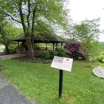 Mountain Lake Lodge - Hotels Near Me - Pembroke, Virginia Mountain Lake Lodge - Hotels Near Me - Pembroke, Virginia