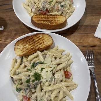 Delicioso Bistro - Diners Near Me - Modesto, California