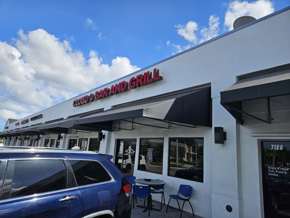 Cloud 9 Lounge Image