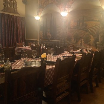 Vincitorios - Dining area - Italian Near Me - Tempe, Arizona Vincitorios - Dining area - Italian Near Me - Tempe, Arizona