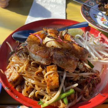 Funky Elephant - Thai Near Me - Berkeley, California