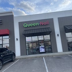 Queen Nails - Outside
