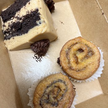 Keto Bakery - Cinnamon roll and peanut butter chocolate cake. - Desserts Near Me - Orange, California Keto Bakery - Cinnamon roll and peanut butter chocolate cake. - Desserts Near Me - Orange, California